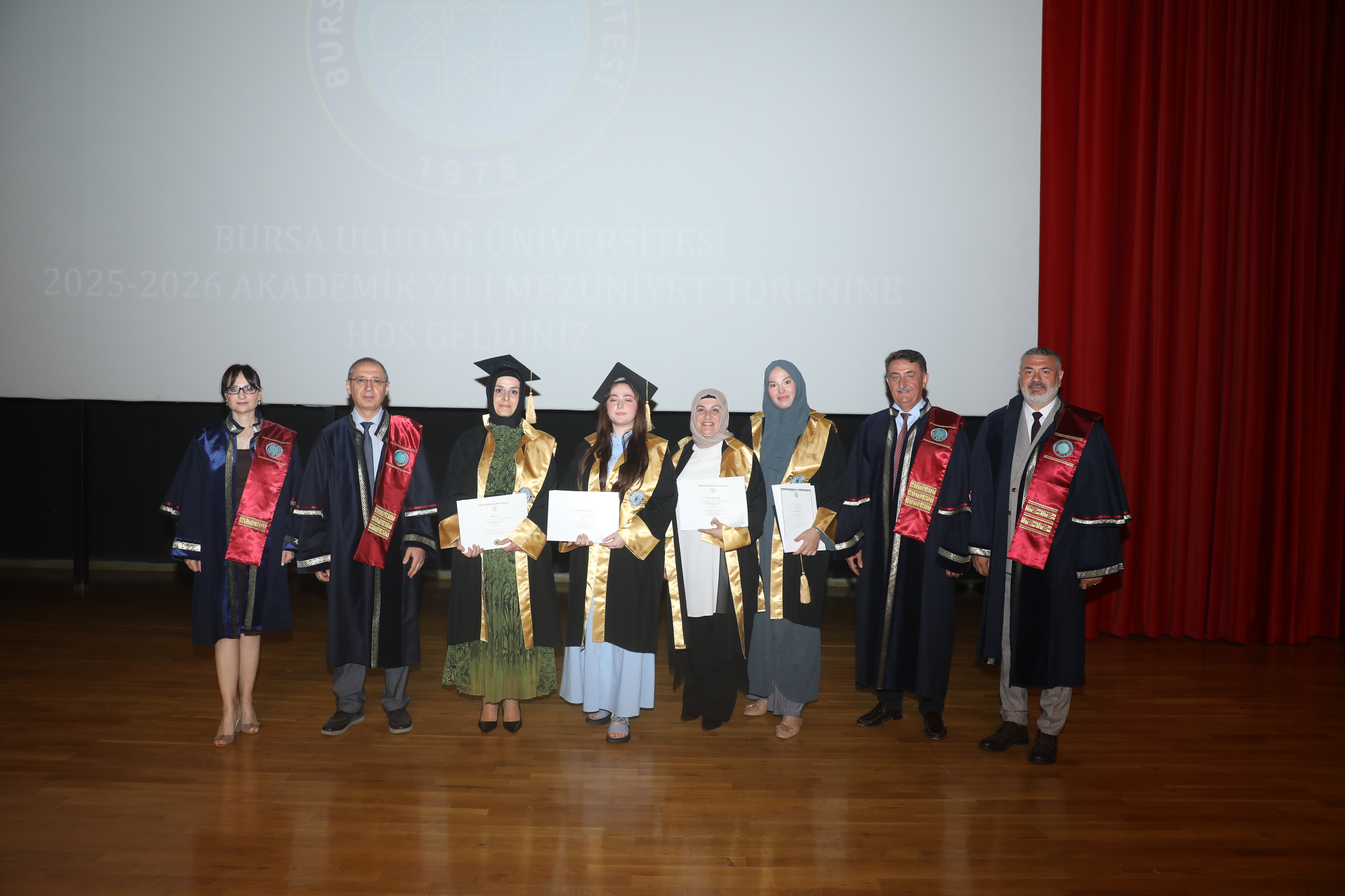 GÜZEL SANATLAR FAKÜLTESİ 2025-2026 AKADEMİK YILI MEZUNİYET TÖRENİ GERÇEKLEŞTİRİLDİ